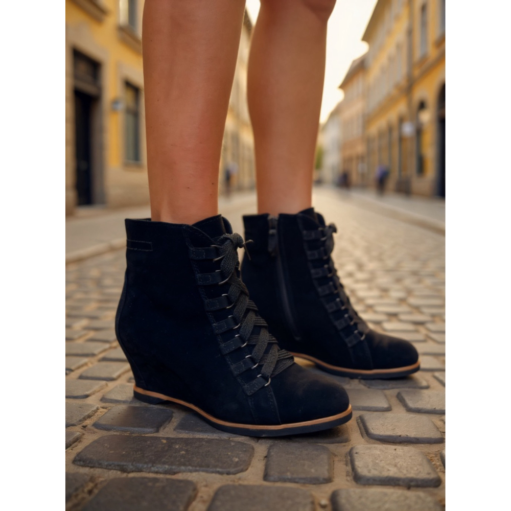Women's Earth Black Suede Wedge Ankle Boots Size 8